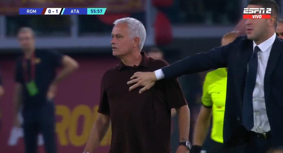 Mourinho, incontrolable: se metió al campo, encaró al árbitro y fue expulsado 