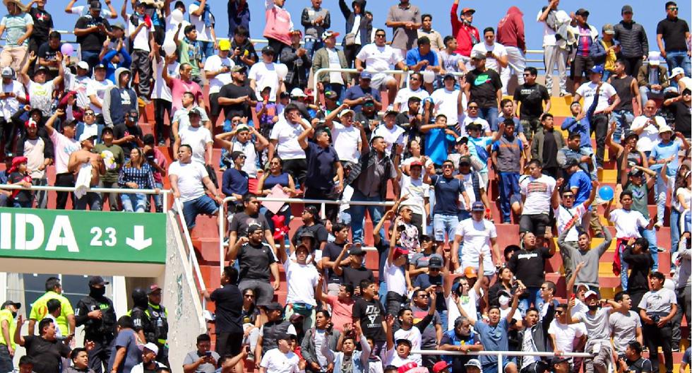 Policía traslada a hinchas ‘blanquiazules’ que lograron ingresar al Estadio Monumental de la UNSA