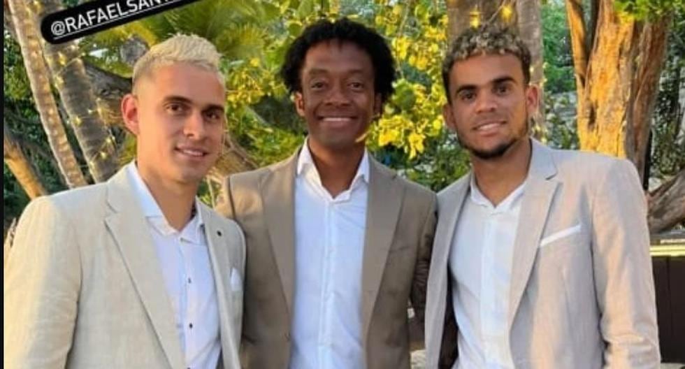 Mateus Uribe got married and members of the Colombian National Team were present.