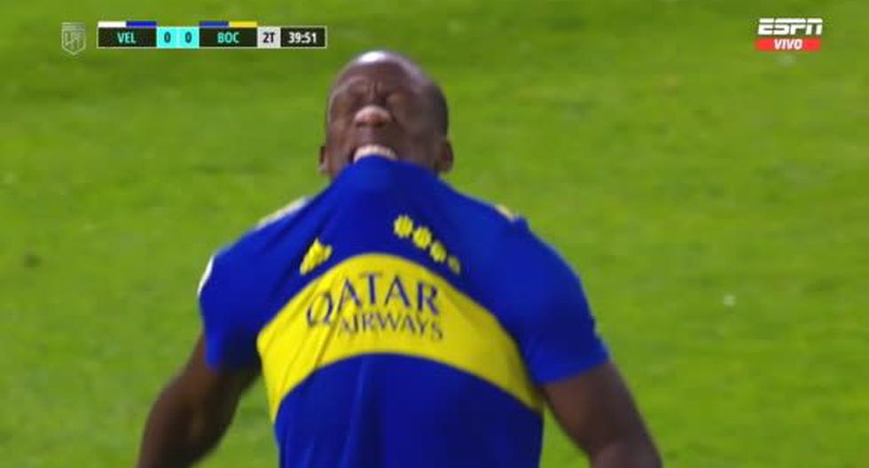 Luis Advíncula projected himself and almost scored an amazing goal in Boca vs. Vélez.