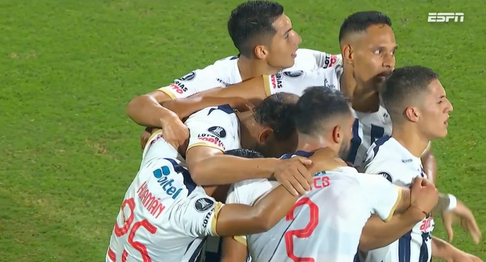 Barcos aprovechó el error de Pavez y marca el 1-0 de Alianza Lima vs. Colo Colo por Copa Libertadores 