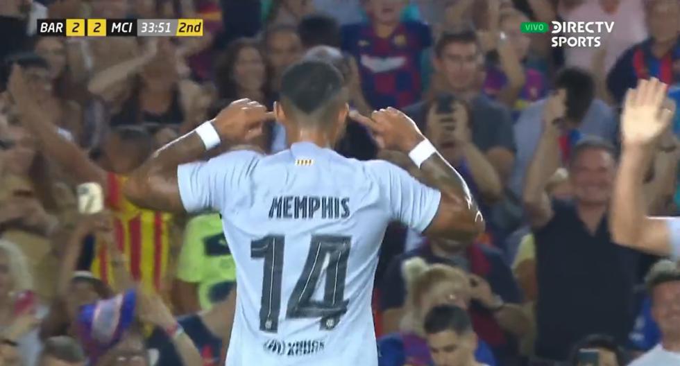 Goal from Memphis Depay for Barcelona's 3-2 against Manchester City.