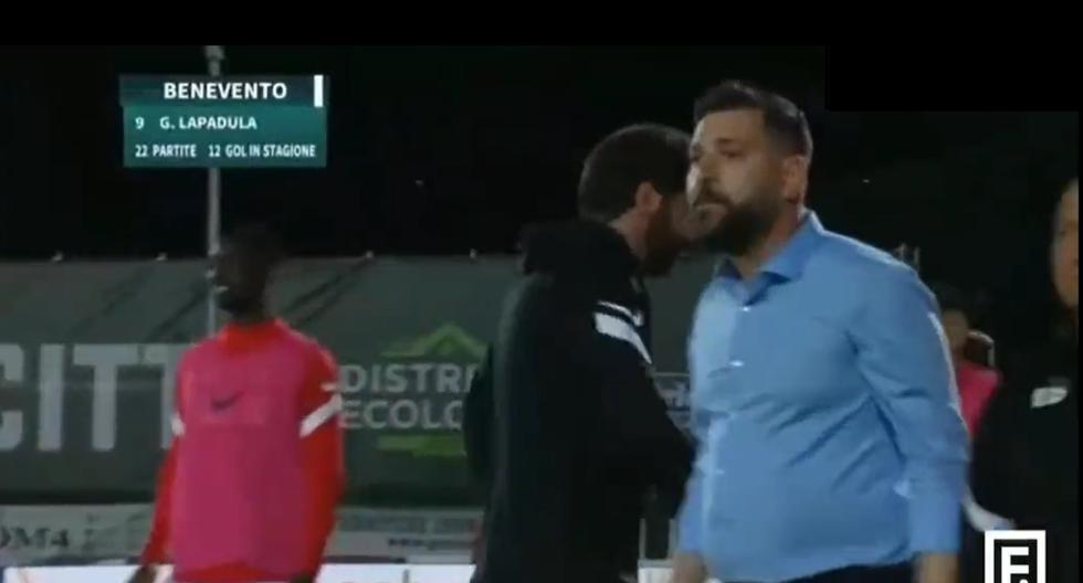 ¿No festejó? La reacción del DT de Benevento en el gol de Gianluca Lapadula 