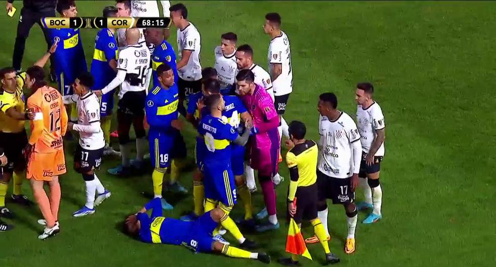 La fuerte discusión entre los futbolistas de Boca y Corinthians en medio del duelo por Libertadores 