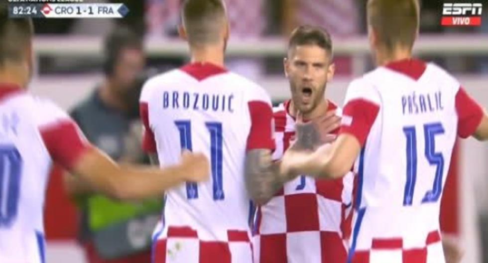 Andrej Kramaric anota de penal el 1-1 de Croacia sobre Francia 