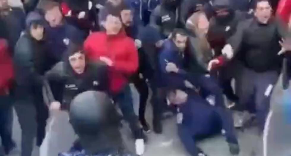 Tras el empate de Independiente vs. Rosario: hinchas del cuadro rojo se enfrentaron a las autoridades 