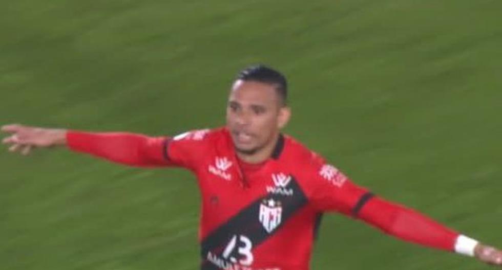 Gol de Luiz Fernando para el 1-0 de Atlético Goianiense vs. Nacional 