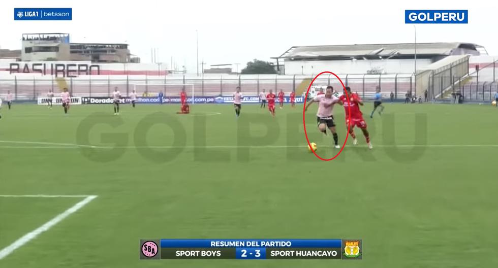 Insólito: Renzo Revoredo recibió dos amarillas en el Boys vs. Huancayo y siguió jugando