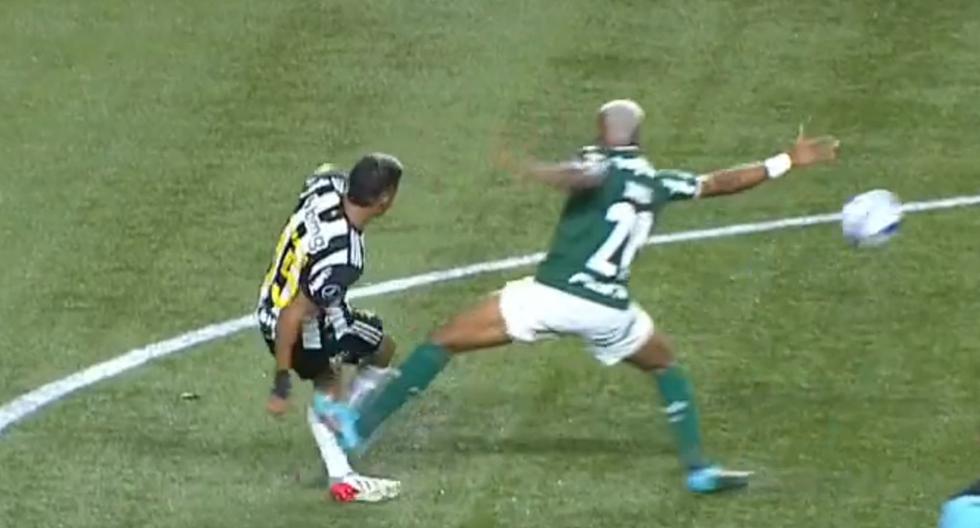 Danilo se fue expulsado tras cometer una dura falta contra Matías Zaracho durante el Palmeiras vs. Atlético Mineiro