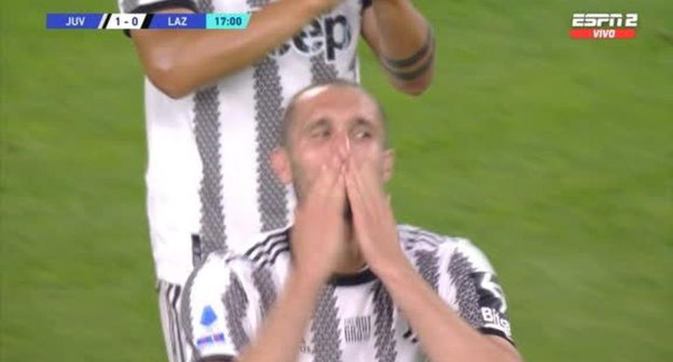 La ovación a Chiellini tras abandonar la cancha en su último partido en el estadio Juventus 