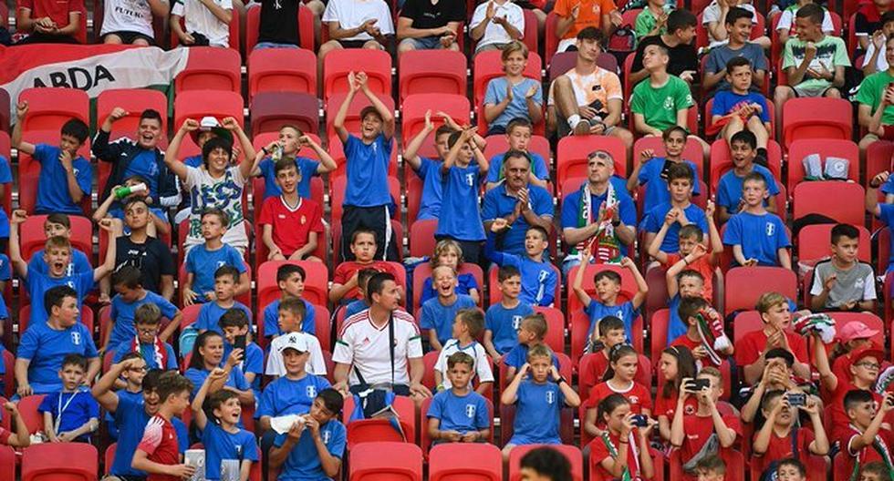 Hungría jugó ante Inglaterra con el aliento de 30 mil menores de 14 años, pese a castigo de la UEFA