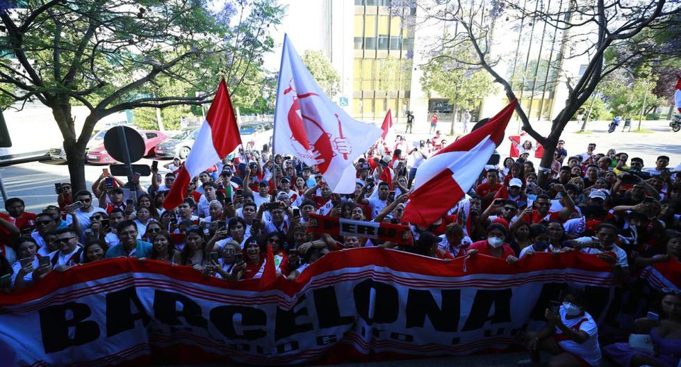 La conmovedora manifestación de los hinchas de la selección peruana en Barcelona 
