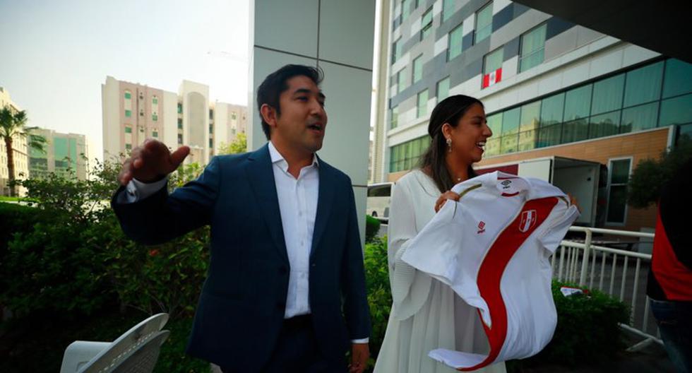 Selección peruana: una novia llegó a Qatar para convertirse en la cábala del repechaje