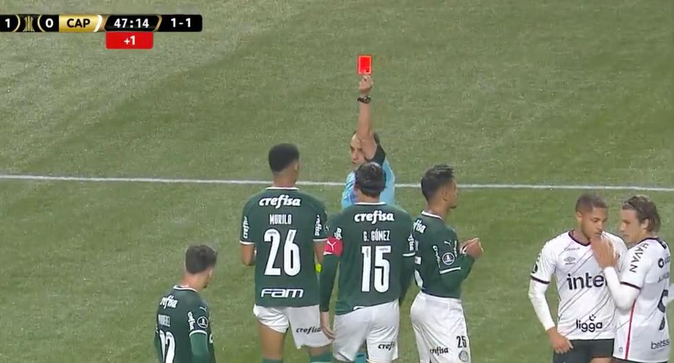Una fuerte falta de Murilo que dejó con 10 jugadores a Palmeiras vs. Paranaense tras revisión del VAR | VIDEOc