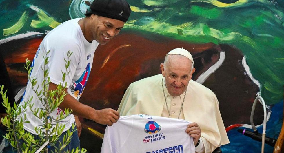 La emoción de Ronaldinho Gaúcho por volver a reunirse con el Papa Francisco en Roma 