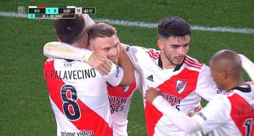 Lucas Beltrán scores a goal for River Plate against Gimnasia, making it 1-0.