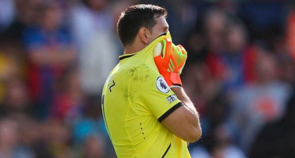 ‘Dibu’ Martínez sufrió con Aston Villa: recibió tres goles ante Crystal Palace 