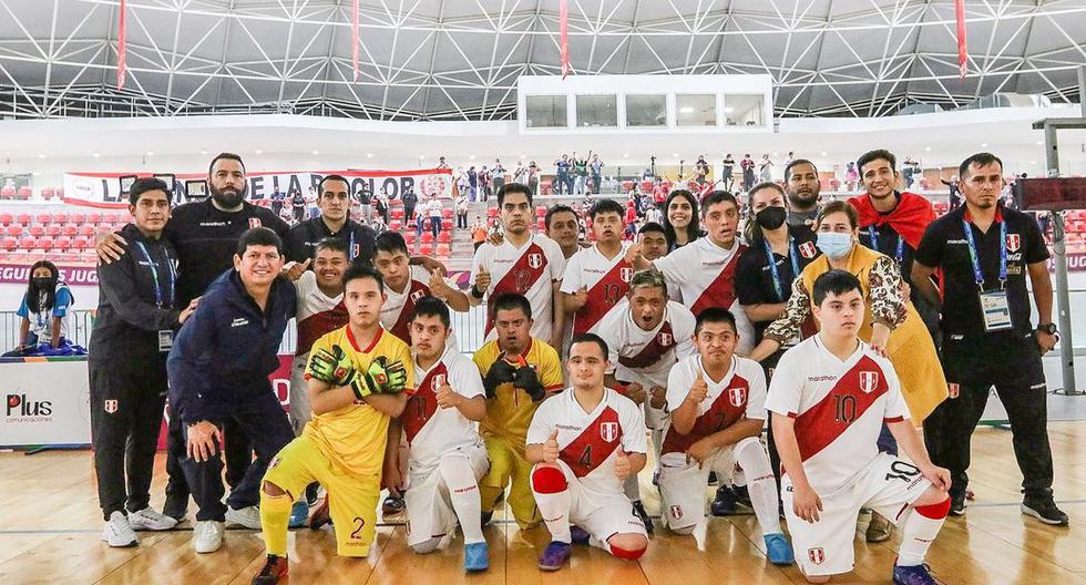 Agustín Lozano felicitó a los jugadores de la Selección Peruana de Futsal Down