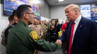 "Haga algo": Trump visitó El Paso tras la masacre y fue recibido con protestas | FOTOS