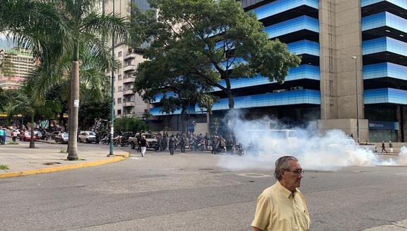 Venezuela: PNB reprimió con bombas lacrimógenas concentración en la Candelaria, centro de Caracas. (Captura de video).