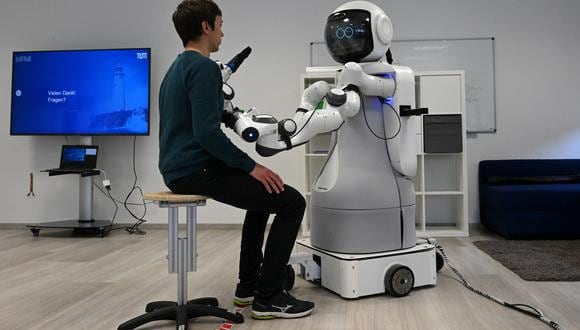 Garmi es un robot que puede asistir en geriatría en un pueblo alemán donde existe gran cantidad de ancianos y poco personal sanitario. (Foto: AFP)