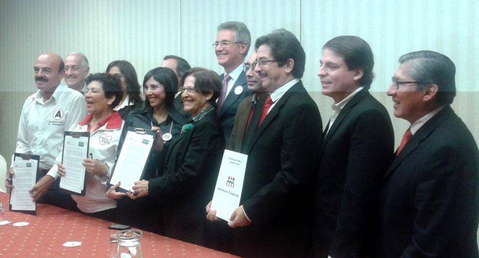 Candidatos a la Alcaldía de Lima firman acuerdo. (Foto: Andina)