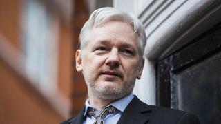 Julian Assange da positivo a COVID-19 en prisión 