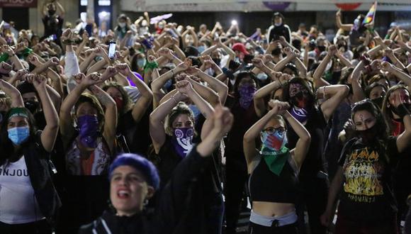 Las constantes protestas sirvieron para que se discutiera la posibilidad de cambiar la Constitución chilena. El próximo se decidirá quiénes serán los autores de la nueva Carta Magna