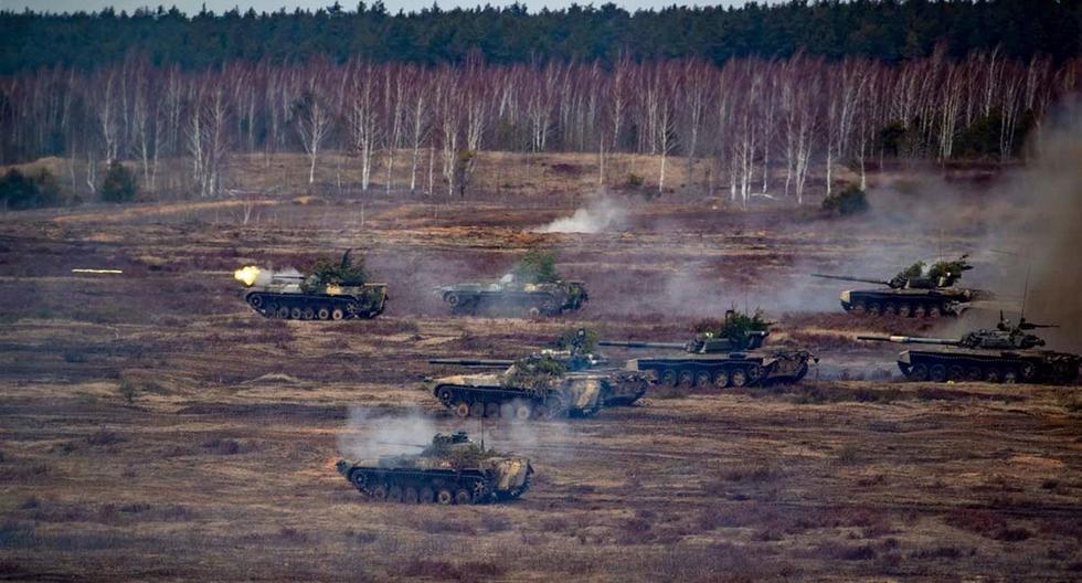 Tanques rusos y bielorrusos asisten al ejercicio operativo conjunto de las fuerzas armadas de Bielorrusia y Rusia 'Union Courage-2022' en un campo de tiro en la región de Brest, cerca de Ucrania. (EFE).
