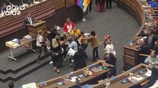Congresistas bolivianas se agreden a golpes en medio de sesión del Parlamento | VIDEO