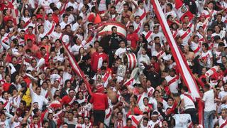 Abono blanquirrojo, viajes con el equipo y más: ¿Qué negocios surgen en torno a la popularidad de la selección peruana?