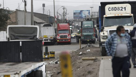 Paro parcial de transporte de carga pesada en Lima. (Foto: Jorge Cerdan / GEC)