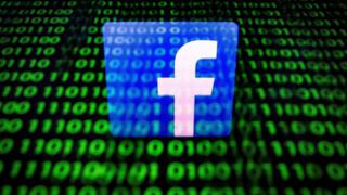 Facebook: Multan con US$663.000 a la red social por violar ley británica de datos