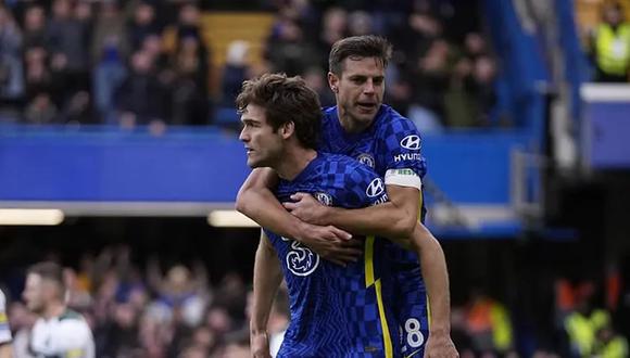 Marcos Alonso y César Azpilicueta estarán en la gira con Chelsea, pese a interés de Barcelona. (Foto: AP)