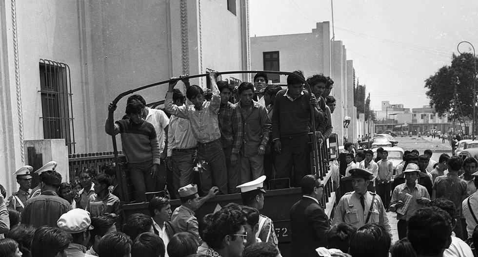 Lima, 4 de enero de 1971. En la imagen, un ejemplo de las temidas 'levas' para el servicio militar obligatorio. (Foto: GEC Archivo Histórico)