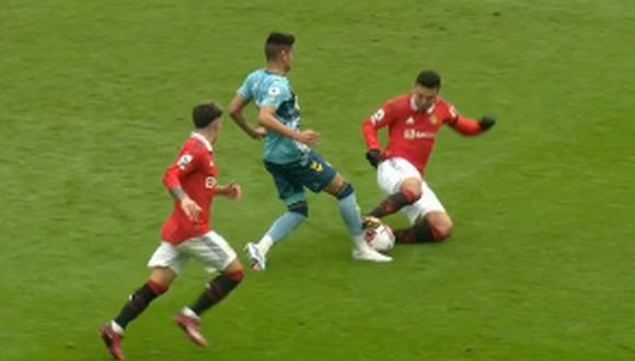 Casemiro expulsado del Manchester United vs Southampton por Premier League: planchazo a Carlos Alcaraz, VAR y roja directa | VIDEO