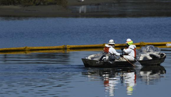 Un tramo de 24 km de costa permanece cerrado al público en California, en Estados Unidos. (Foto: Patrick T. Fallon / AFP)