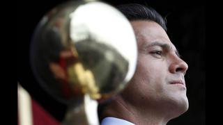 Peña Nieto defiende su polémico viaje ante un México furioso