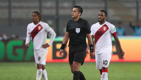 Julio Bascuñan fue el árbitro del polémico partido entre Perú y Brasil. (Foto: GEC)