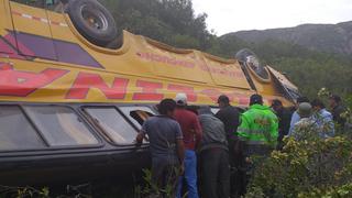 Huancavelica:vuelco de bus interprovincial dejaal menos 25 personas heridas