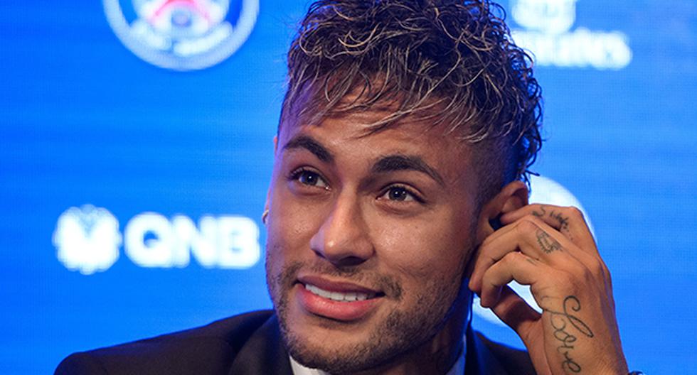 Neymar se presentó este viernes en la sede del Paris Saint Germain y dio sus primeras palabras como nuevos jugador del cuadro parisino. (Foto: EFE)