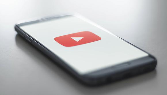 La nueva apariencia del reproductor de YouTube brinda acceso directo a funciones como el botón de Me Gusta, los comentarios y compartir. (Foto: Christian Wiediger/Unsplash)