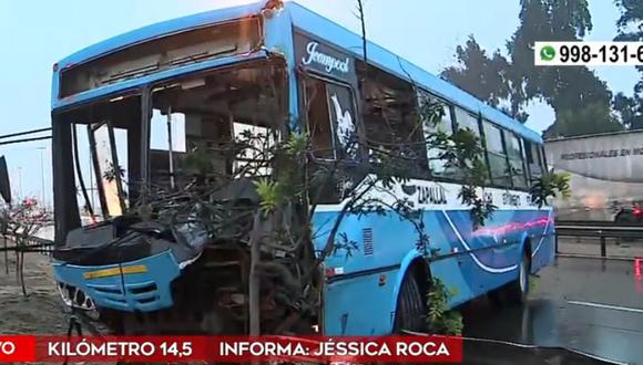 Accidente de tránsito provocó congestionamiento en la Panamericana Sur. (Captura: América Noticias)