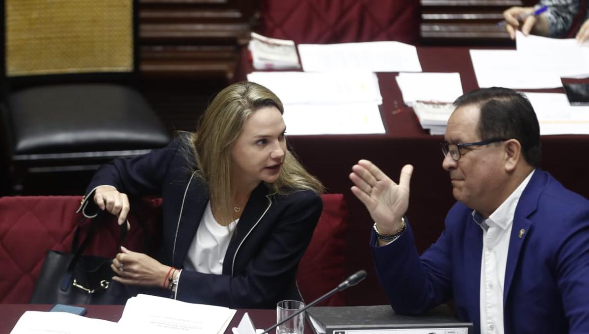 Luciana León, quien cuenta con impedimento de salida del país por 36 meses, participa este miércoles de la sesión de la Comisión Permanente. (Foto:  César Campos / GEC)