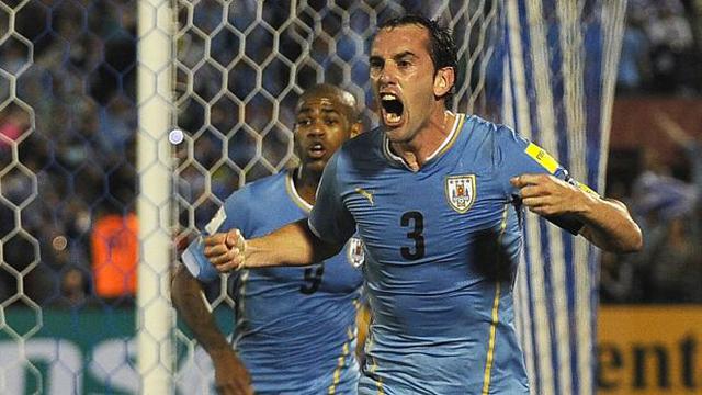 Diego Godín asegura que Sampaoli insultó a jugadores uruguayos - 2