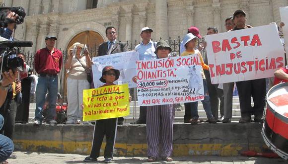 Arequipeños protestan por aumento de sueldo de ministros