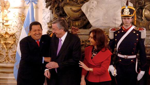 Hugo Chávez junto a Néstor y Cristina Kirchner en agosto de 2007, antes de que estallara el escándalo del caso Antonini Wilson. (Foto: La Nación)
