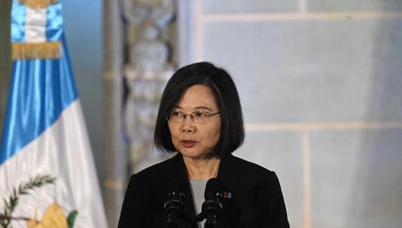 La presidenta de Taiwán, Tsai Ing-wen, llegó a Guatemala el viernes en una visita para reforzar los lazos. con aliados cada vez más escasos después de un viaje a los Estados Unidos que enfureció a China. La visita de Tsai a Guatemala y su vecino centroamericano, Belice, se produce después de que Honduras se convirtiera en el último país en cortar las relaciones diplomáticas con Taipei a favor de Beijing. (Foto por Johan ORDONEZ / AFP)