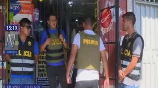 Los Olivos: arrestan a tres sujetos que pretendían asaltar agente bancario | VIDEO
