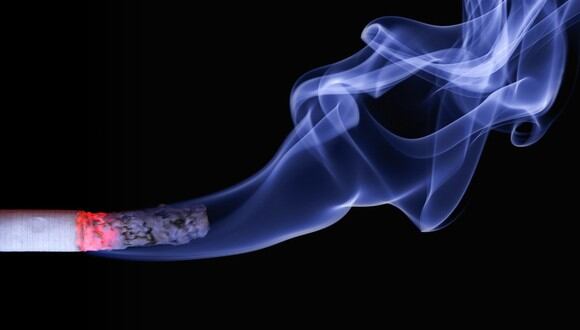 Trucos caseros para quitar el olor a cigarro de la ropa sin lavarla. (Foto: Pexels)